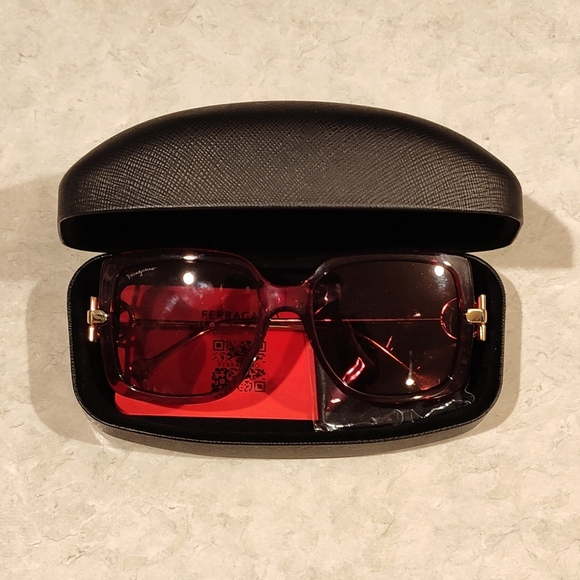 NIB Salvatore Ferragamo SF913S Fashion Butterfly Sunglasses